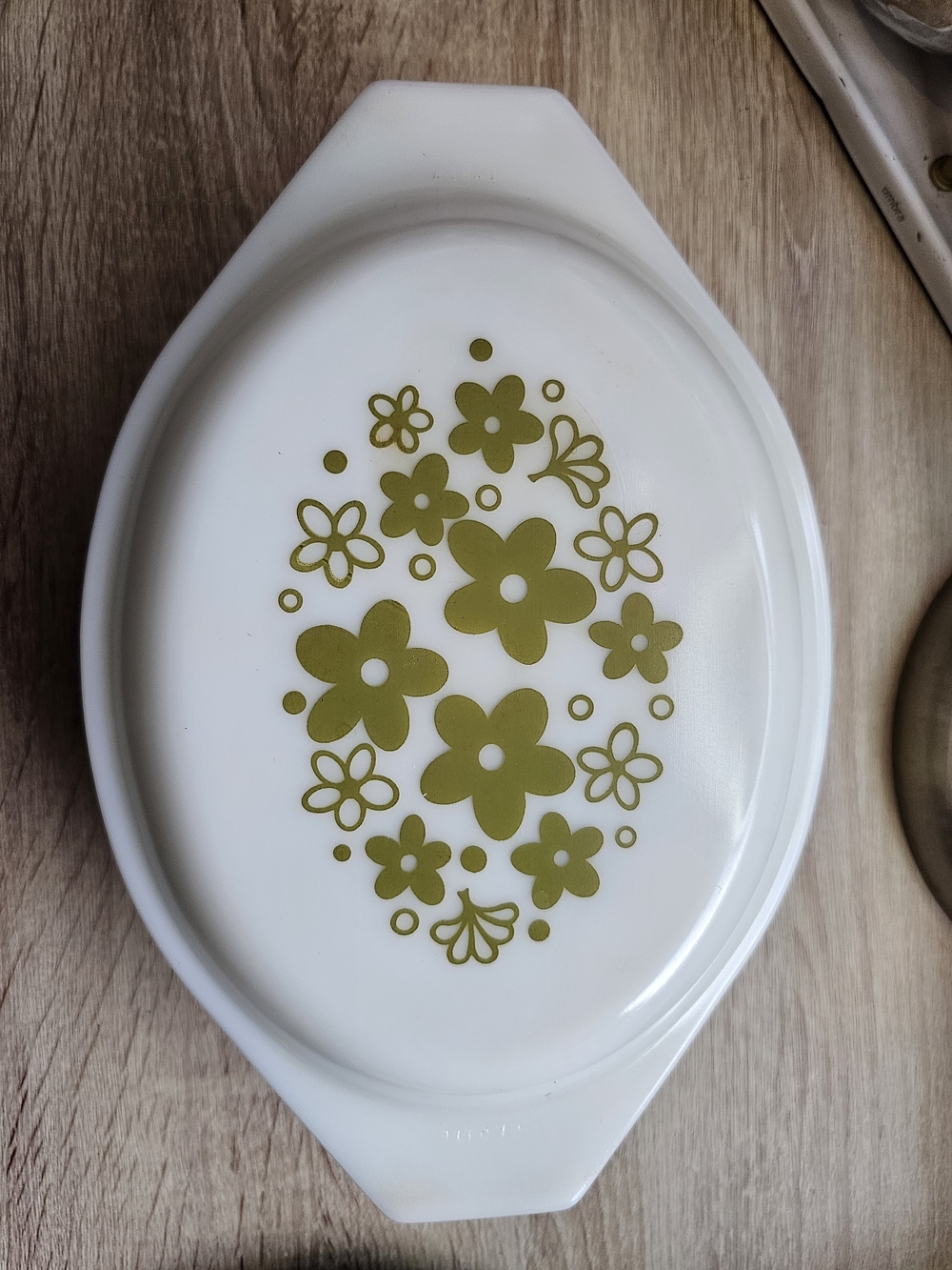 Vintage Pyrex 043 1.5 QT Spring Blossom Green Casserole Dish with Lid